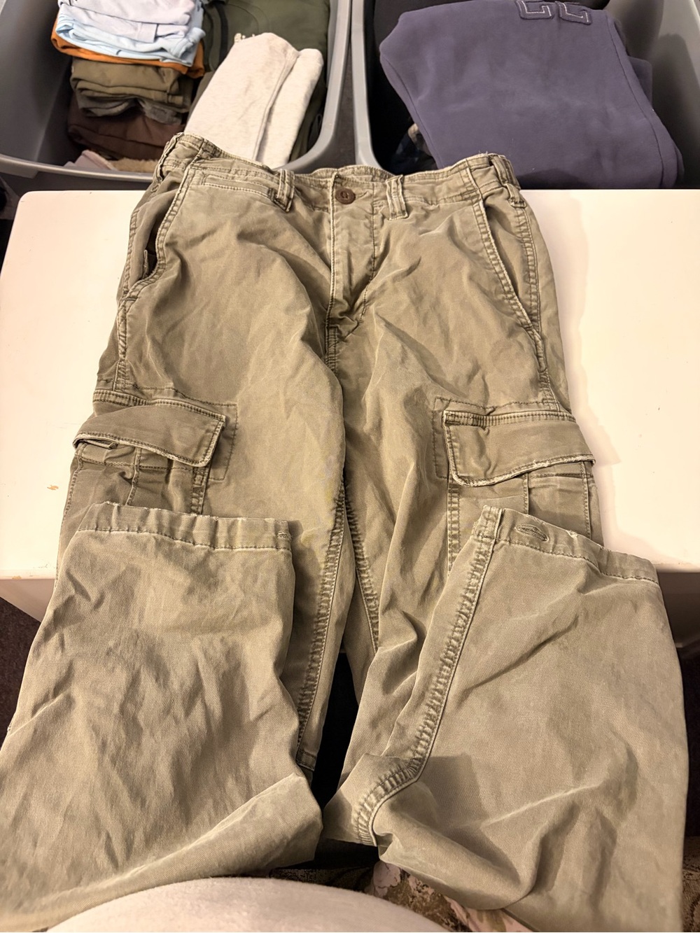 American Eagle Outfitters Men's Cargo Pants in Light Olive Green